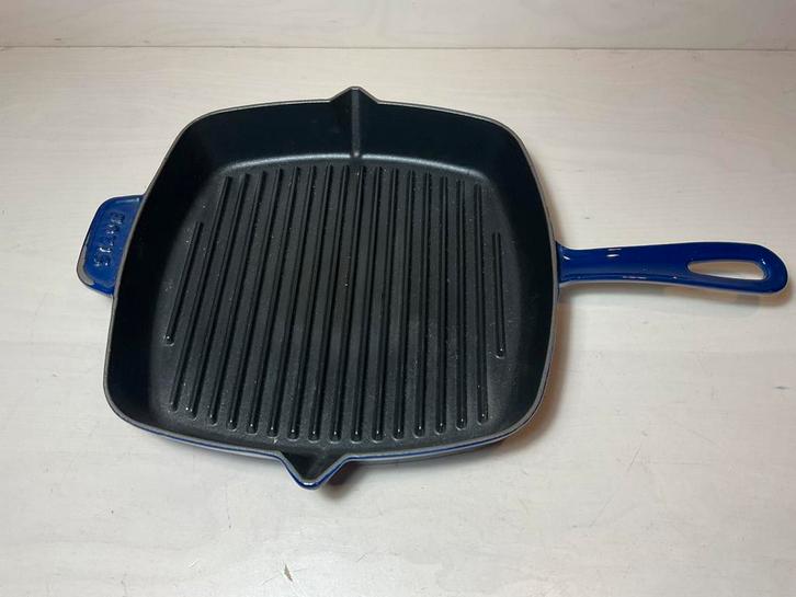 Blauwe Staub geëmailleerde gietijzeren grillpan 26 c 26 cm, Huis en Inrichting, Keuken | Potten en Pannen, Zo goed als nieuw, Koekenpan of Braadpan