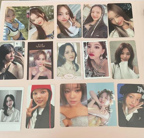 Officiële kpop merch Twice photocard collectie 152 stuks, Verzamelen, Muziek, Artiesten en Beroemdheden, Zo goed als nieuw, Foto of Kaart