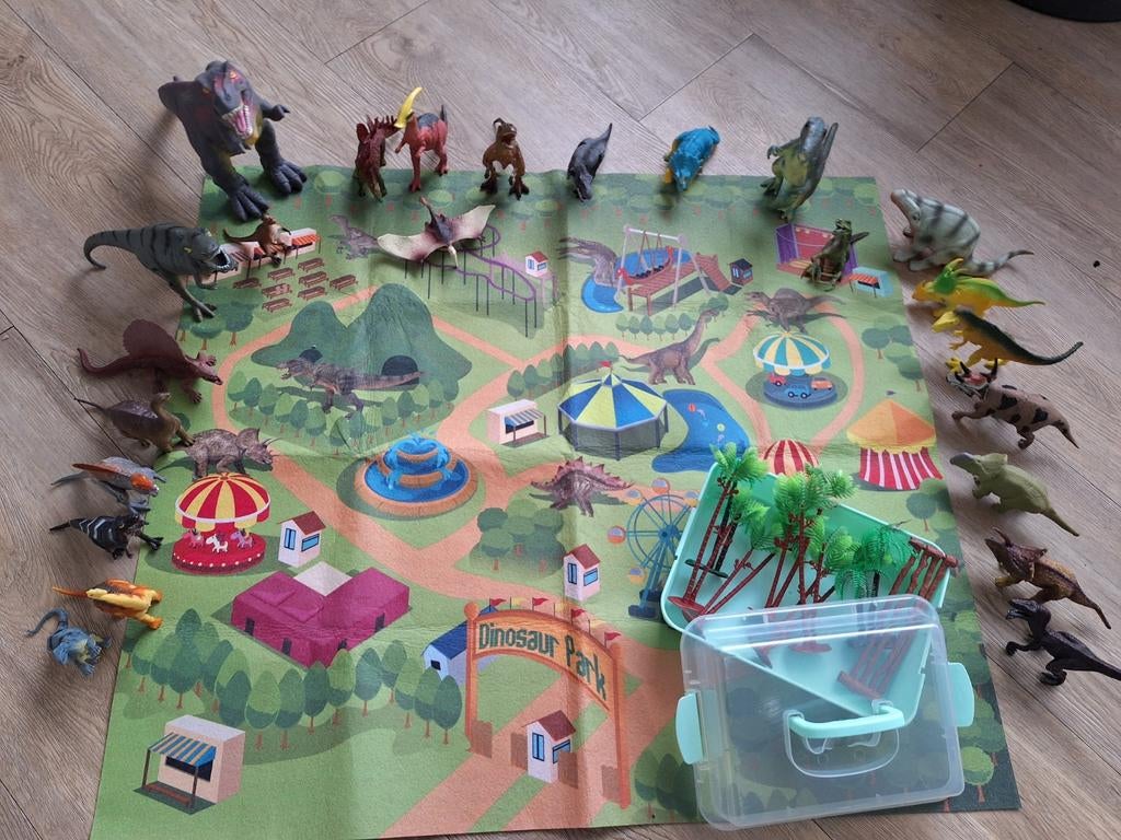 Speelgoed dinosaurussen incl mat pretpark + bomen, Ophalen, Zo goed als nieuw