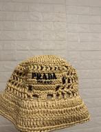 Prada raffia Bucket hat, Hoed, Zo goed als nieuw, 57 cm (M, 7⅛ inch) of minder, Verzenden