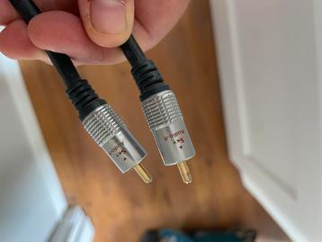 Audio R kabel. Lengte ongeveer 40 cm beschikbaar voor biedingen