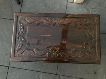 Houten Opbergkist met Sierlijke Details beschikbaar voor biedingen