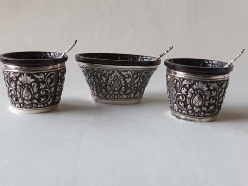 Djokja zilveren set voor peper, zout en mosterd, Antiek en Kunst, Antiek | Goud en Zilver, Zilver, Ophalen of Verzenden
