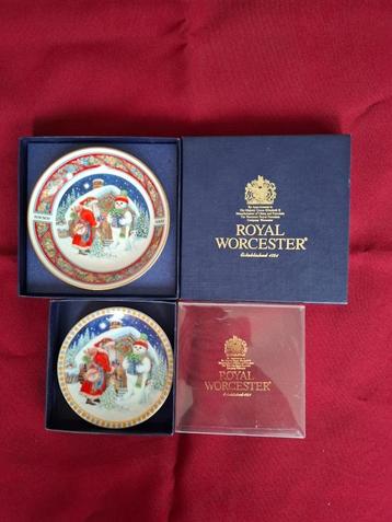 2 KERSTSCHAALTJES/Coaster "CHRISTMAS TALES" Royal Worcester  beschikbaar voor biedingen