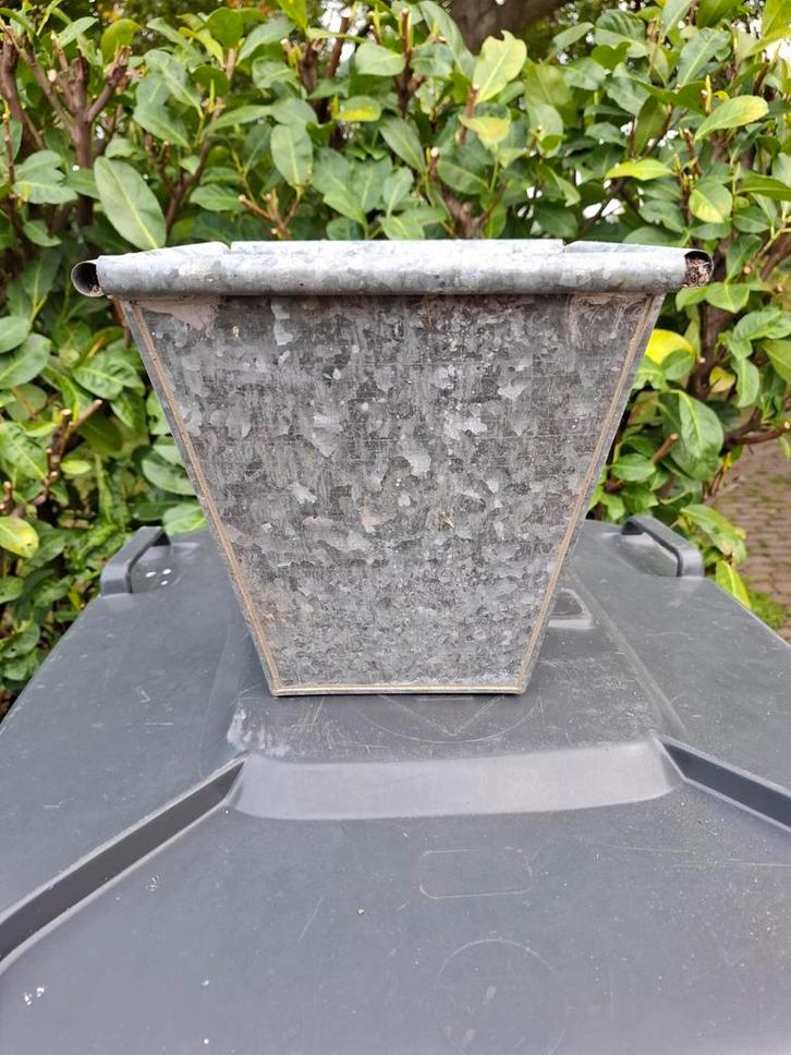 Metalen Bloempot / Plantenbak, Tuin en Terras, Bloembakken en Plantenbakken, Gebruikt, Metaal, Binnen, Balkon, Tuin, Minder dan 30 cm