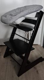 Stokke Tripp Trapp stoel zwart met newborn- en babyset, Ophalen, Zo goed als nieuw, Meegroeistoel, Afneembaar eetblad