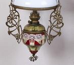 Antieke majolica olielamp met witte opaline kap, compleet, Ophalen