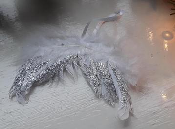 Kerstdecoratie - donzen vleugels met glitter erop - nieuw  beschikbaar voor biedingen