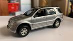 Mooie Mercedes Benz ML.    Kleur Grijs., Hobby en Vrije tijd, Modelauto's | 1:43, Overige merken, Ophalen of Verzenden, Zo goed als nieuw