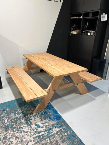 Picknicktafel - praktisch nieuw beschikbaar voor biedingen