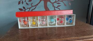 Doosje met 6 borrelglaasjes met bloemdecor beschikbaar voor biedingen