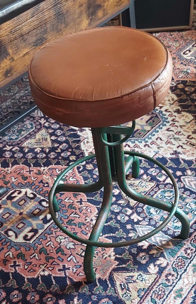 Industriele kruk verstelbaar, Huis en Inrichting, Krukjes, Gebruikt, Hout, In hoogte verstelbaar, Ophalen