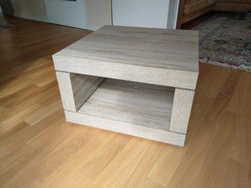 Salon tafel beschikbaar voor biedingen