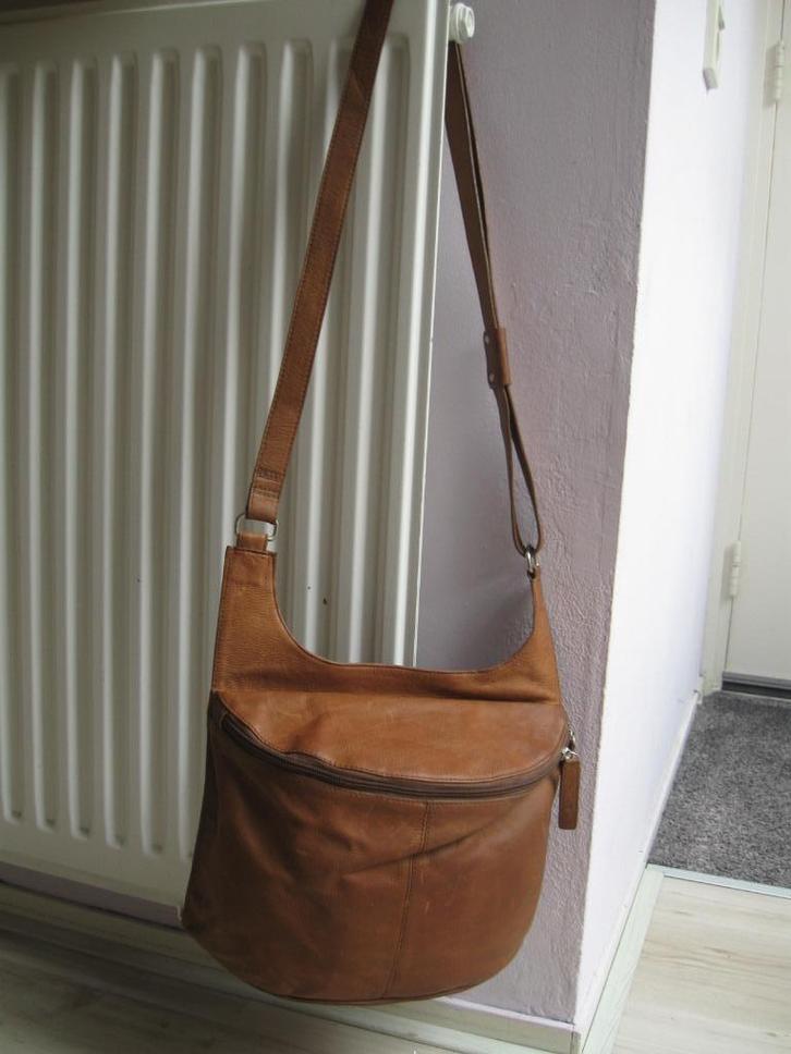 SACCOO bruin leren schoudertas apart zeer goede staat, Sieraden, Tassen en Uiterlijk, Tassen | Schoudertassen, Zo goed als nieuw