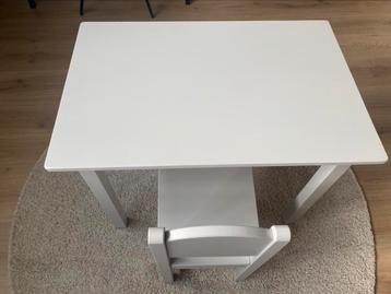 Kinder tafeltje & stoel beschikbaar voor biedingen