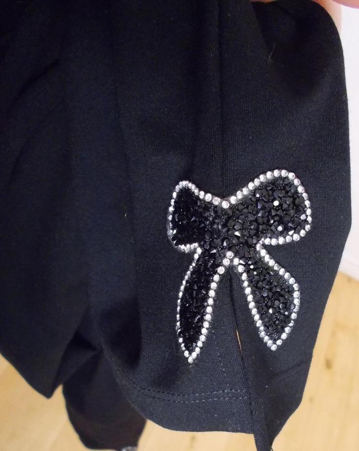 Zwarte stretch broek met stras op pijpen van Madeleine! 42, Kleding | Dames, Broeken en Pantalons, Zo goed als nieuw, Maat 42/44 (L)