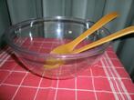 SALADESCHAAL PLEXI GLAS MERK BODUM MET GELE LEPELS NIEUW, Huis en Inrichting, Keuken | Servies, Overige materialen, Nieuw, Ophalen of Verzenden