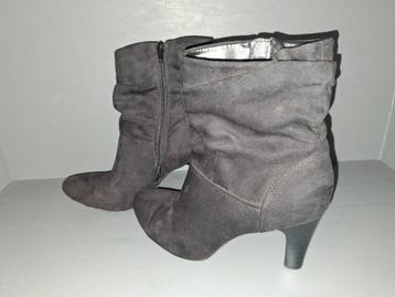 Graceland zwarte enkellaarsjes met hak maat 39 beschikbaar voor biedingen