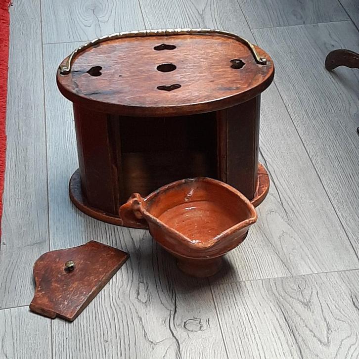 Antieke, houten voetenstoof / kerkstoof met test aardewerk, Antiek en Kunst, Antiek | Overige Antiek, Ophalen