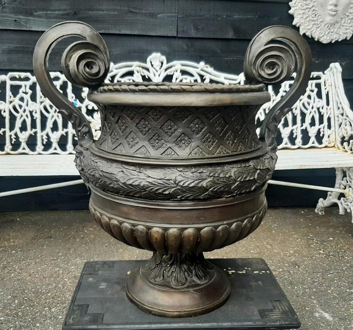Zeer grote bronzen siervaas / bloembak de vaas is 73 cm hoog, Antiek en Kunst, Antiek | Koper en Brons, Ophalen