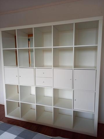 IKEA Vakkenkast 5x5 met deuren en ladeblok beschikbaar voor biedingen