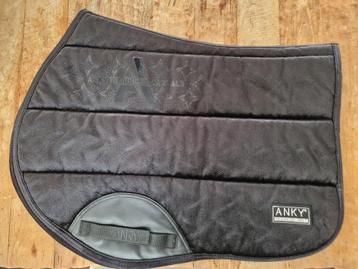 Luxe ANKY VS zadeldekje met fijne details beschikbaar voor biedingen