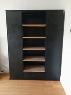 Zwarte ruime industriële kast, Huis en Inrichting, Kasten | Wandmeubels, Ophalen, 200 cm of meer, Zo goed als nieuw, Minder dan 150 cm