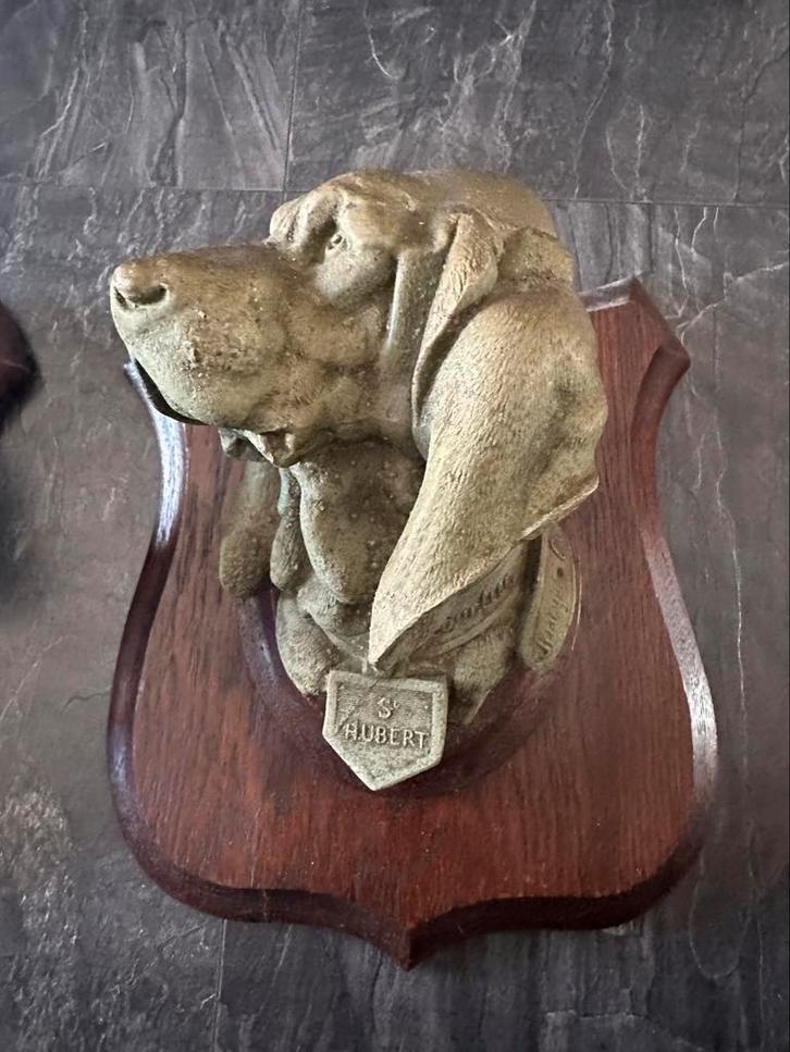 2 Lecourtier plaquettes met hondenkoppen, Antiek en Kunst, Kunst | Beelden en Houtsnijwerken, Ophalen of Verzenden