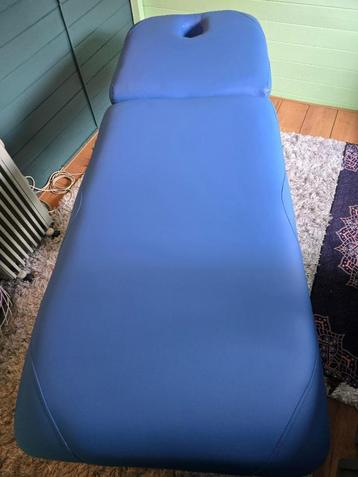 Elektrische massagetafel, behandeltafel 2-delig. beschikbaar voor biedingen