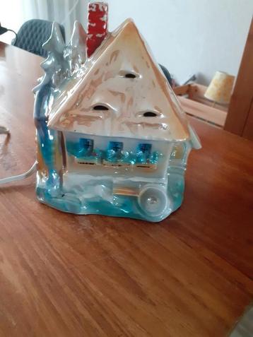 Vintage Porseleinen Watermolenhuisje met Licht beschikbaar voor biedingen
