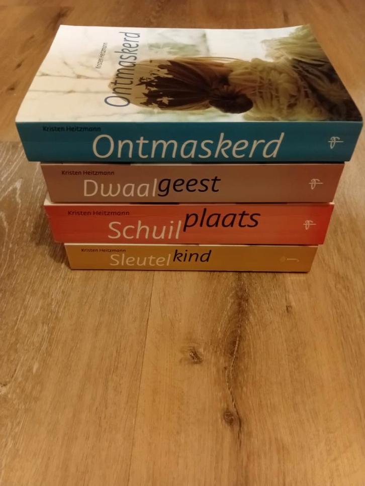 Kirsten Heitzmann 4 boeken - Sleutelkind, Schuilplaats, Dw.., Boeken, Romans, Zo goed als nieuw, Ophalen of Verzenden