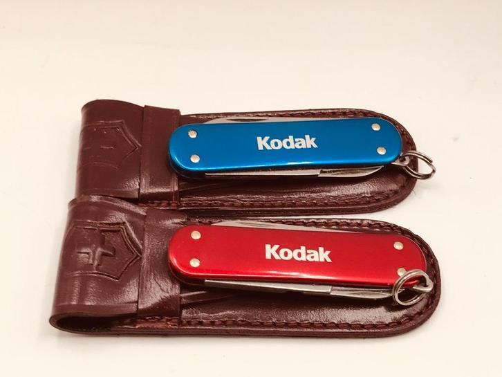 2x Victorinox KODAK smooth Alox 58mm  Vintage RED & Blue, Caravans en Kamperen, Kampeergereedschap, Zo goed als nieuw, Verzenden