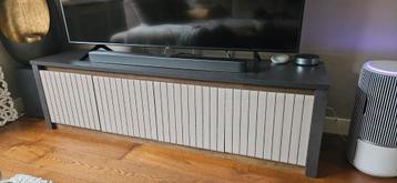 Tv kast +hoge kast beschikbaar voor biedingen