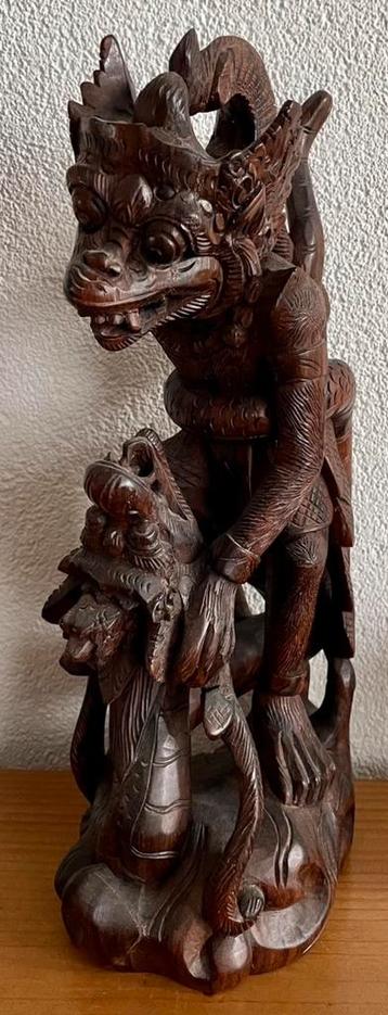 Zwaar Antiek Ebbenhouten Balinees Beeld Hanuman & Naga beschikbaar voor biedingen