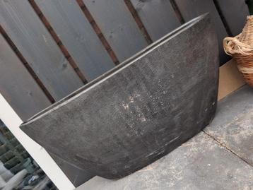 Grote stenen bloempot 73x17x36cm beschikbaar voor biedingen