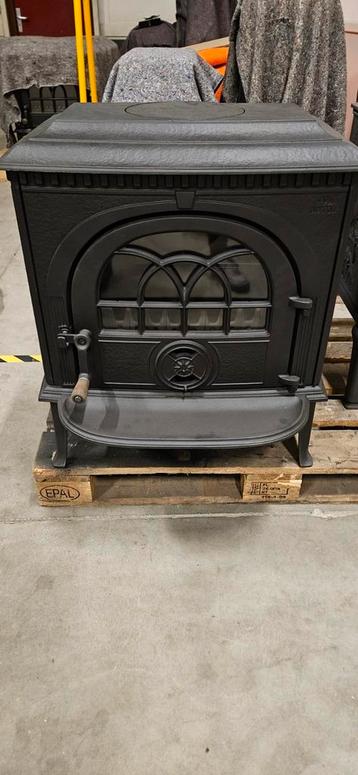 Jotul 8 houtkachel, gietijzeren nieuwstaat  beschikbaar voor biedingen