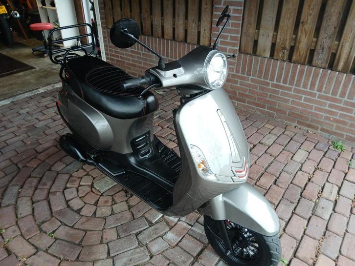 Gts toscana pure, Fietsen en Brommers, Snorfietsen en Snorscooters, Zo goed als nieuw, Overige merken, Benzine, Ophalen