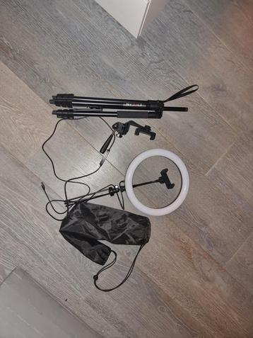 Statief voor telefoon/camera met ringlamp beschikbaar voor biedingen