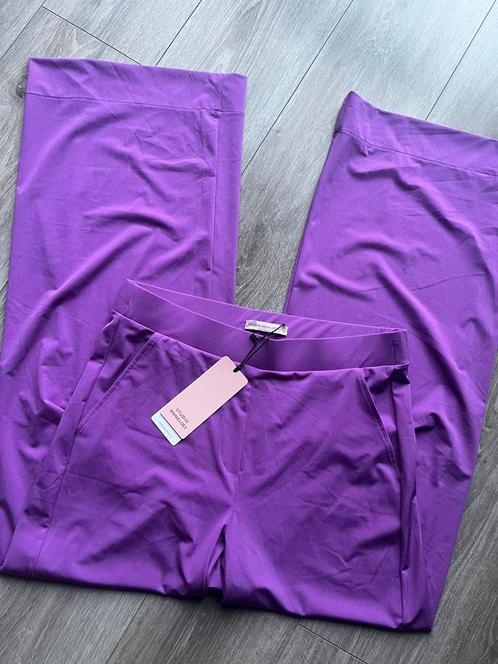 Nieuw! Studio Anneloes - Flair shiny trousers - XS, Kleding | Dames, Broeken en Pantalons, Nieuw, Maat 34 (XS) of kleiner, Paars