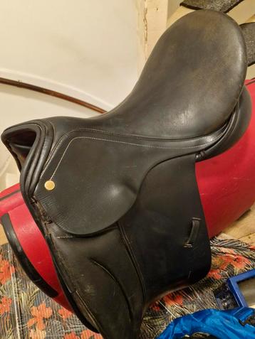 Rossner dressuurzadel  2x 17.5 inch beschikbaar voor biedingen