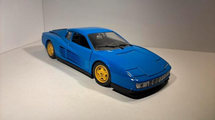 Ferrari testarossa bleu custom Bburago 1.18, Hobby en Vrije tijd, Modelauto's | 1:18, Zo goed als nieuw, Ophalen of Verzenden