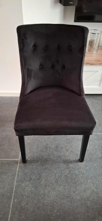 Eetkamerstoelen beschikbaar voor biedingen
