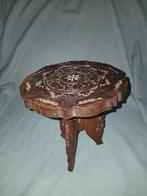 Houten Oosters tafeltje siersnijwerk, Antiek en Kunst, Ophalen of Verzenden