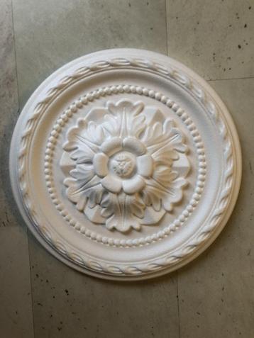 Ronde rozet ornament doorsnee 30cm kunststof/piepschuim nieu beschikbaar voor biedingen