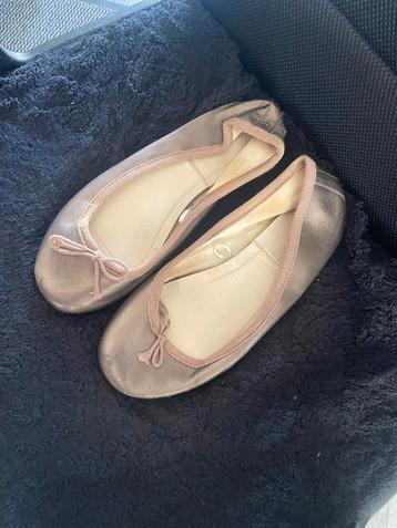Gratis: Paar nog mooie lichtbruine Ballerina"a maat 40/41 beschikbaar voor biedingen