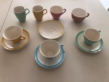 Lotje Petrus Regout kopjes, schotels en soepkom beschikbaar voor biedingen