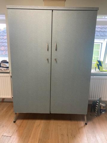 Fifties - sixties retro vintage slaapkamer bed kast stoelen beschikbaar voor biedingen