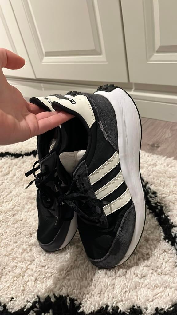 Adidas RUN 70S sneakers, Ophalen of Verzenden, Zo goed als nieuw, Wit, Sneakers of Gympen