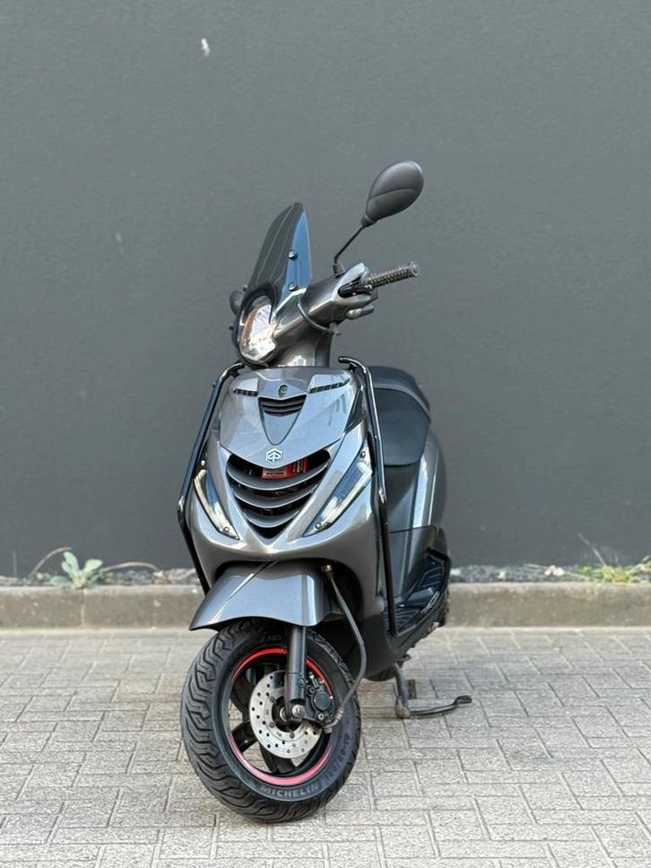 Piaggio Zip 4t iGet 2019 BROM Agaat Grijs POWER1 FULL, Fietsen en Brommers, Scooters | Piaggio, Zo goed als nieuw, Zip, Maximaal 45 km/u