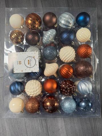 60 stuks kerstballen beschikbaar voor biedingen